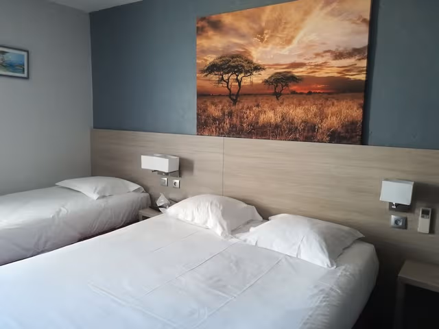 Triple Room (1 double + 1 single)
