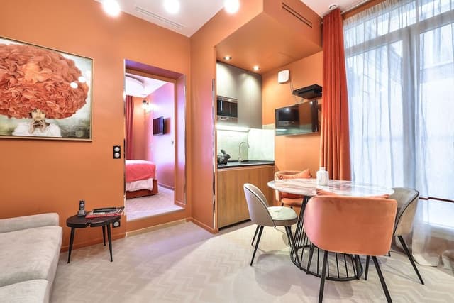 Suite (Vendôme),1er étage sans ascenseur