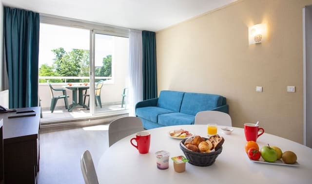 Grand Apartment, Balcony