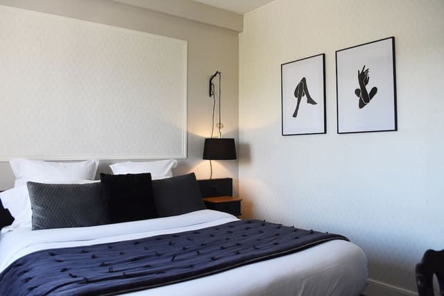 Comfort Room, City View