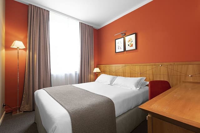 Double Room (Act 2)