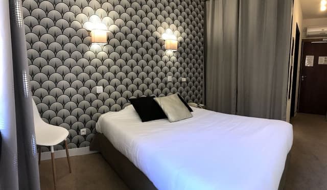 Single Room, 1 Queen Bed