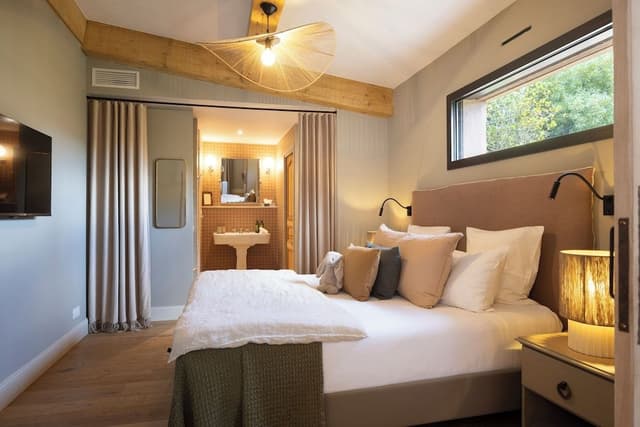 Bergerie Suite 2-bedroom with swimming pool