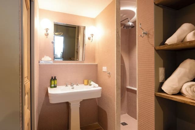Bergerie Suite 2-bedroom with swimming pool