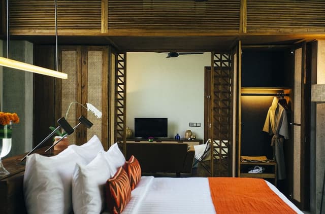 Suite, 1 King Bed (Garden)