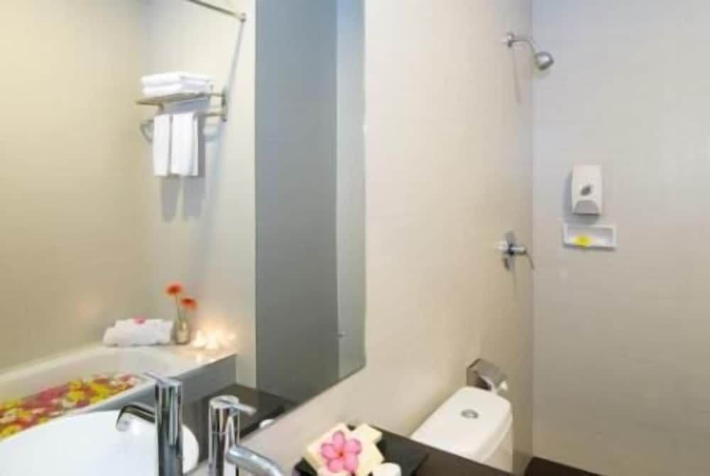 iShine Hotel