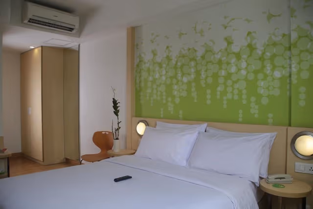 Suite, City View