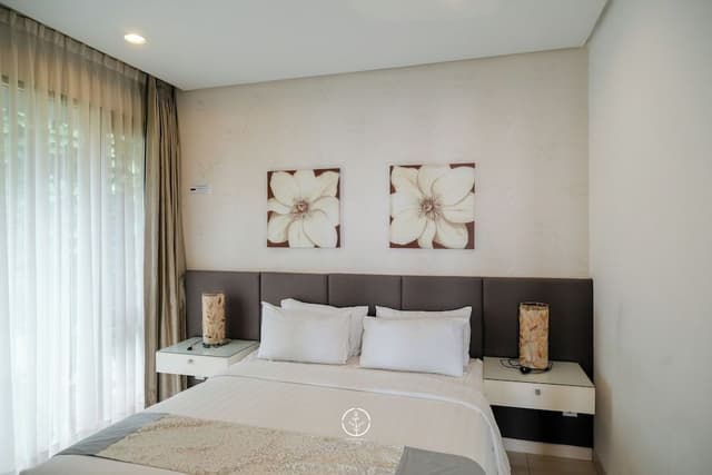 5 bedrooms villa pool