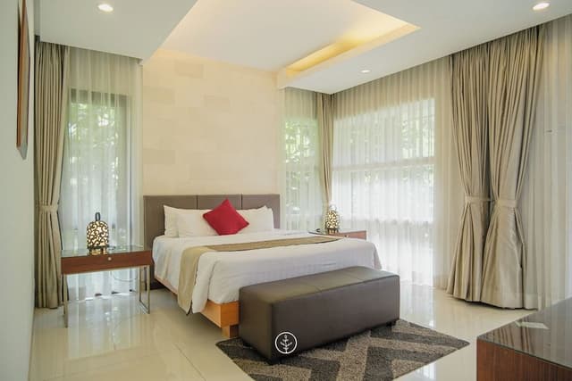 5 bedrooms villa pool