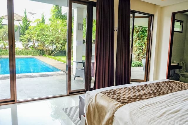 5 bedrooms villa pool