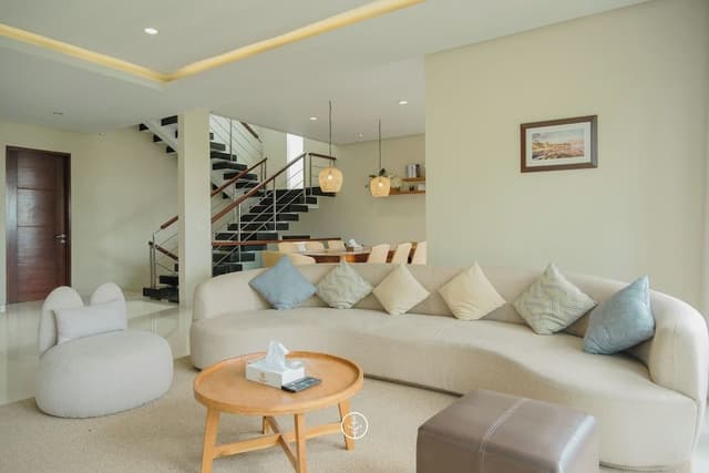 5 bedrooms villa pool