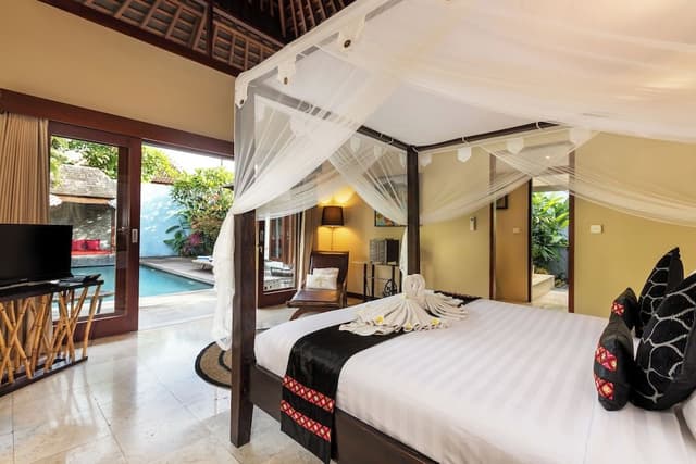 3 Bedroom Private Pool Villa Tomok