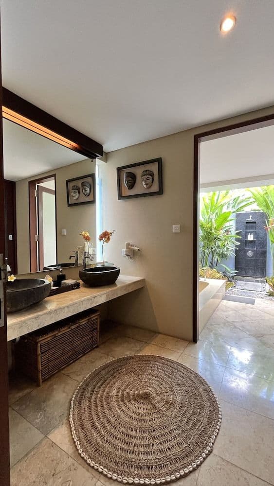 Jabunami Villa 7 bedroom private retreat in Bali
