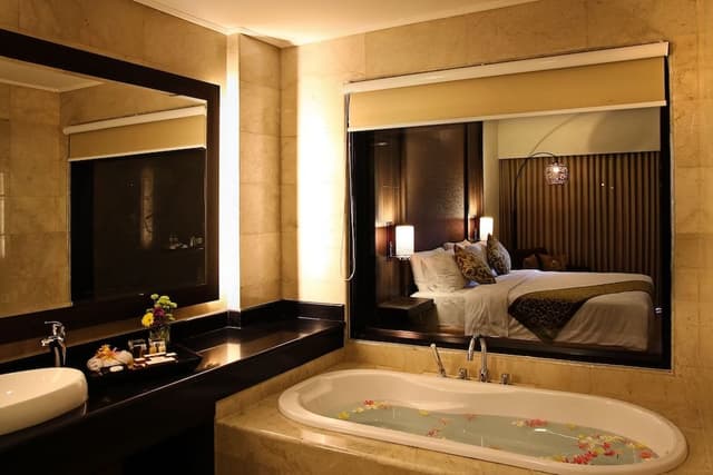 Pool Access Room