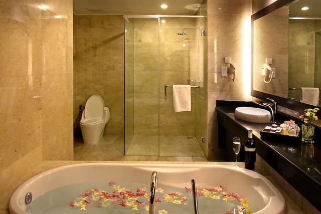 Pool Access Room