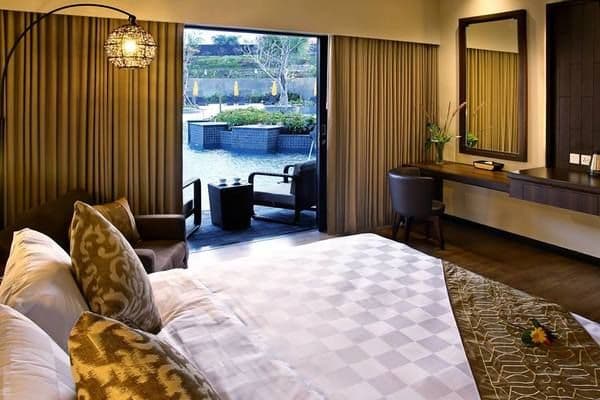 Pool Access Room