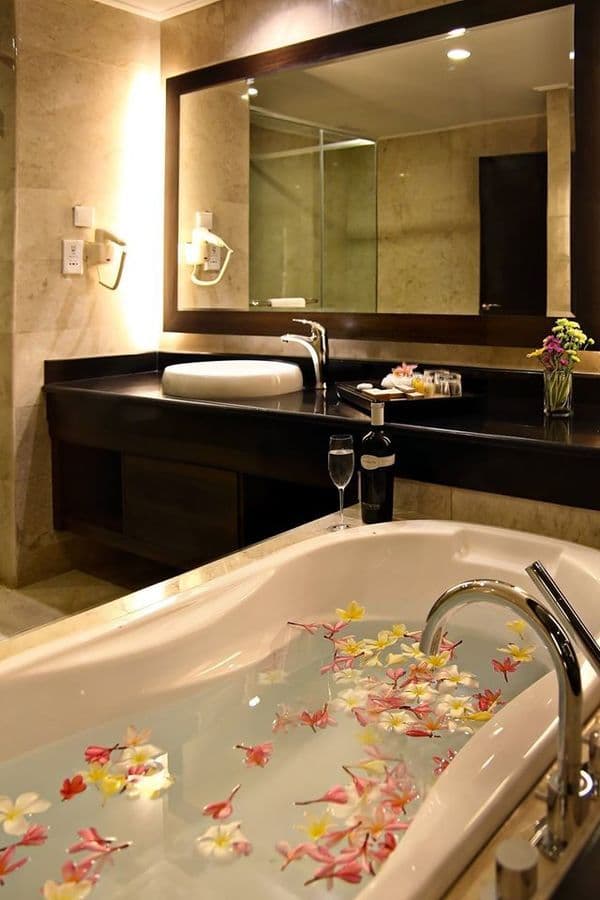 Pool Access Room