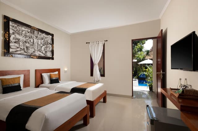 Suite Pool Access
