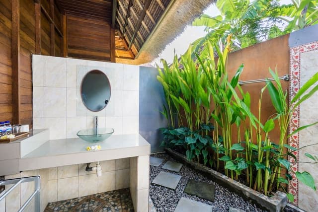 Bungalow, Garden View