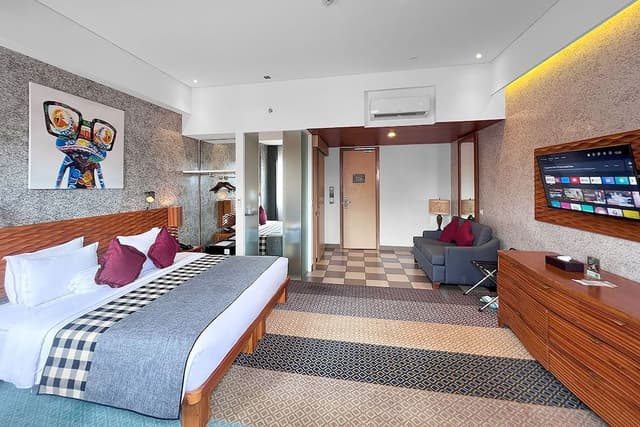 Executive Room, 1 Queen Bed, City View