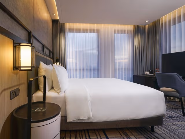 Superior Room, 1 Queen Bed, City View
