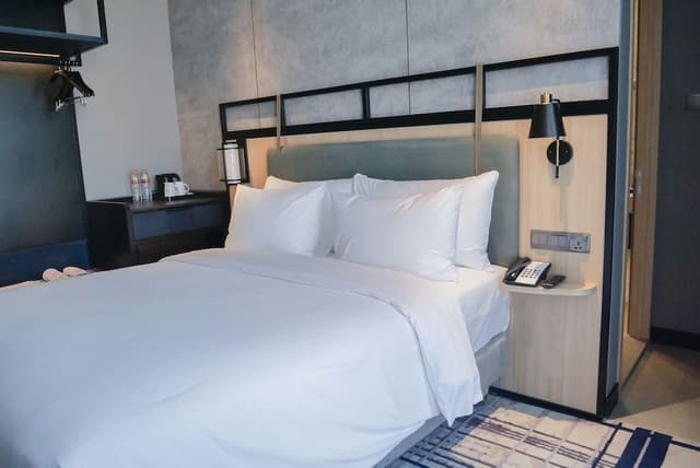 Superior Room, 1 Queen Bed, City View