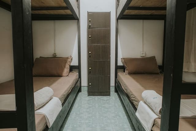 Economy Quadruple Room, Mixed Dorm