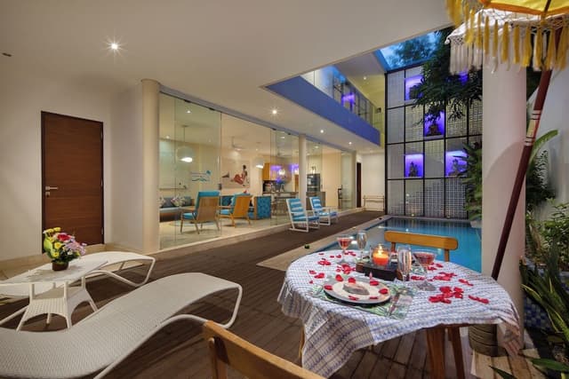 Three - Bedroom Villa with Private Pool and 6 mins walk to the beach