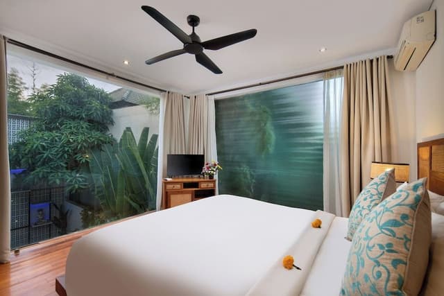 Two - Bedroom Villa with Private Pool and 6 mins walk to the beach