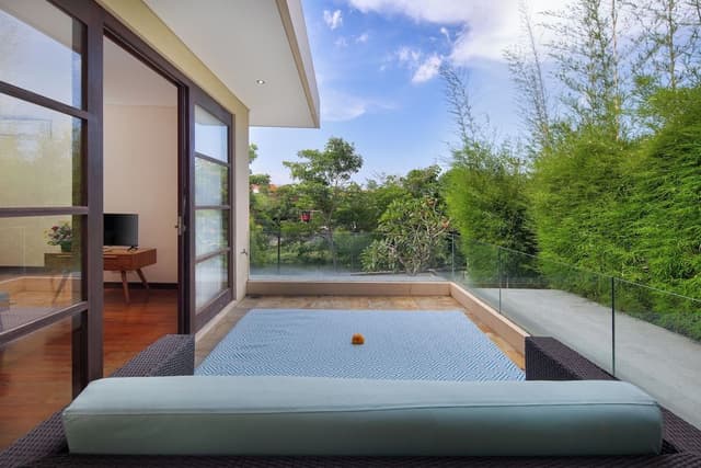 Two - Bedroom Villa with Private Pool and 6 mins walk to the beach