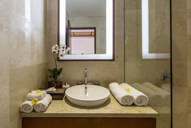 Three - Bedroom Villa with Private Pool and 6 mins walk to the beach