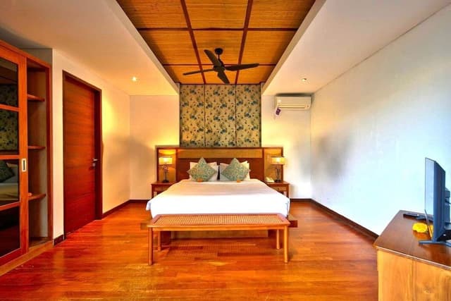 Two - Bedroom Villa with Private Pool and 6 mins walk to the beach