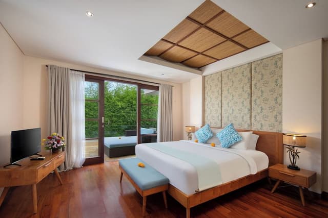 Two - Bedroom Villa with Private Pool and 6 mins walk to the beach