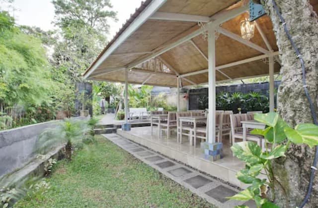 Villa (Budget)
