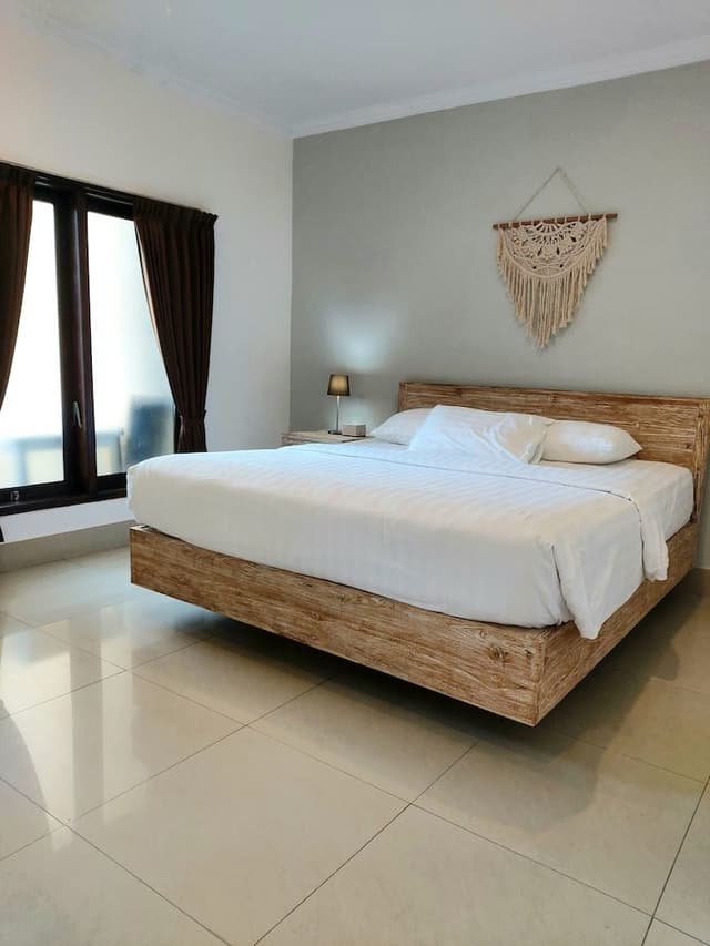Room, Pool View