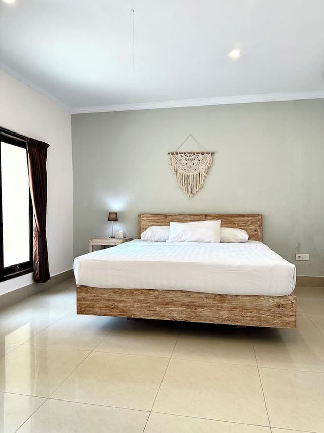 Room, Pool View