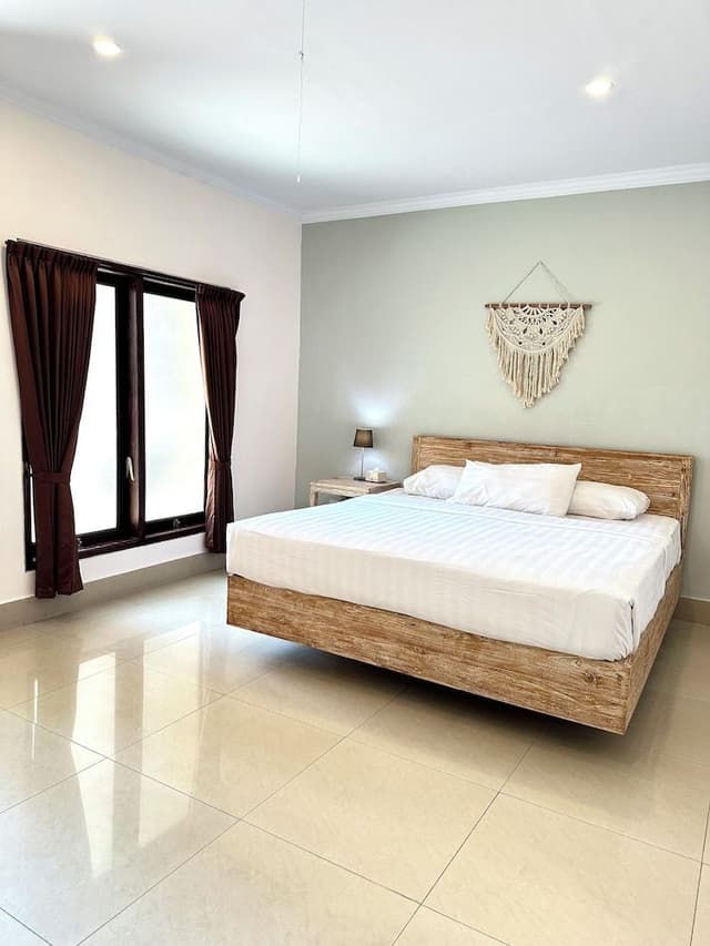 Room, Pool View