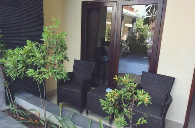 Room, Pool View