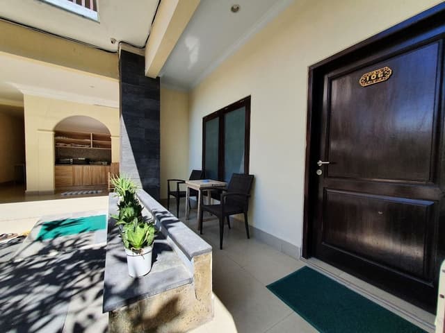 Room, Pool View