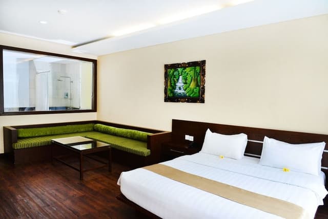 Deluxe Studio Suite, 1 King Bed, Balcony