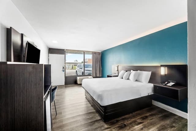 Room, 1 King Bed, Accessible, Non Smoking