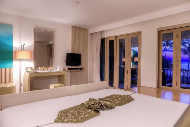 Deluxe Room, 1 King Bed, Ocean View