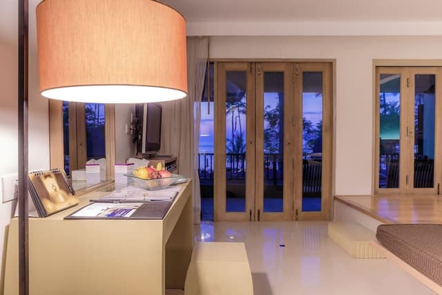 Deluxe Room, 1 King Bed, Ocean View