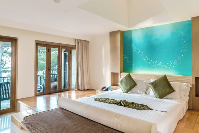 Deluxe Room, 1 King Bed, Ocean View