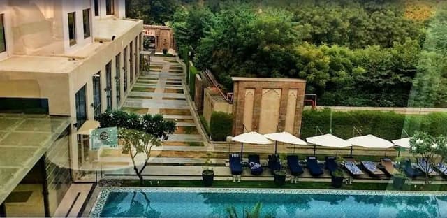 Premium Room, 1 King Bed, Pool View