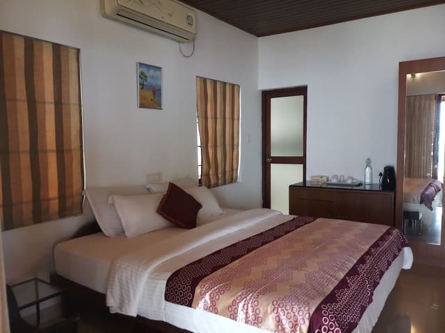 Executive Room, 1 Bedroom, Partial Lake View