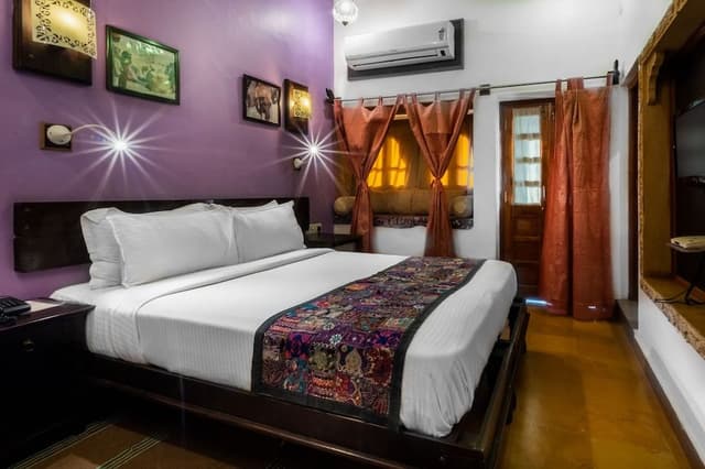DELUXE ROOMS (ON 1ST AND 2ND FLOOR)