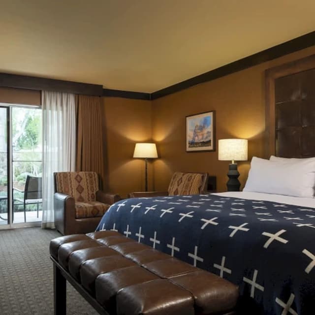 Room, 1 King Bed, Balcony (King Creekside)