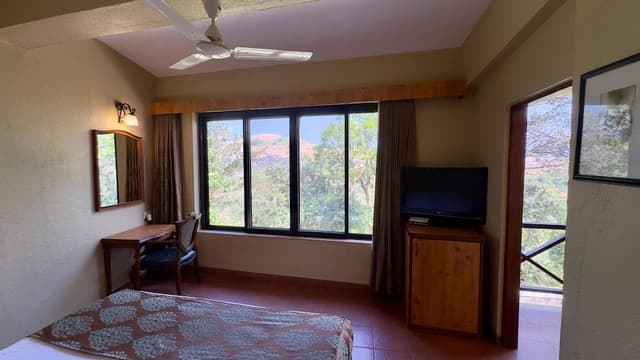 Cottage Room with Partial Mountain View