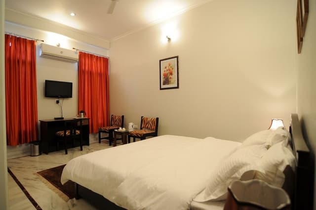 Classic Double or Twin Room